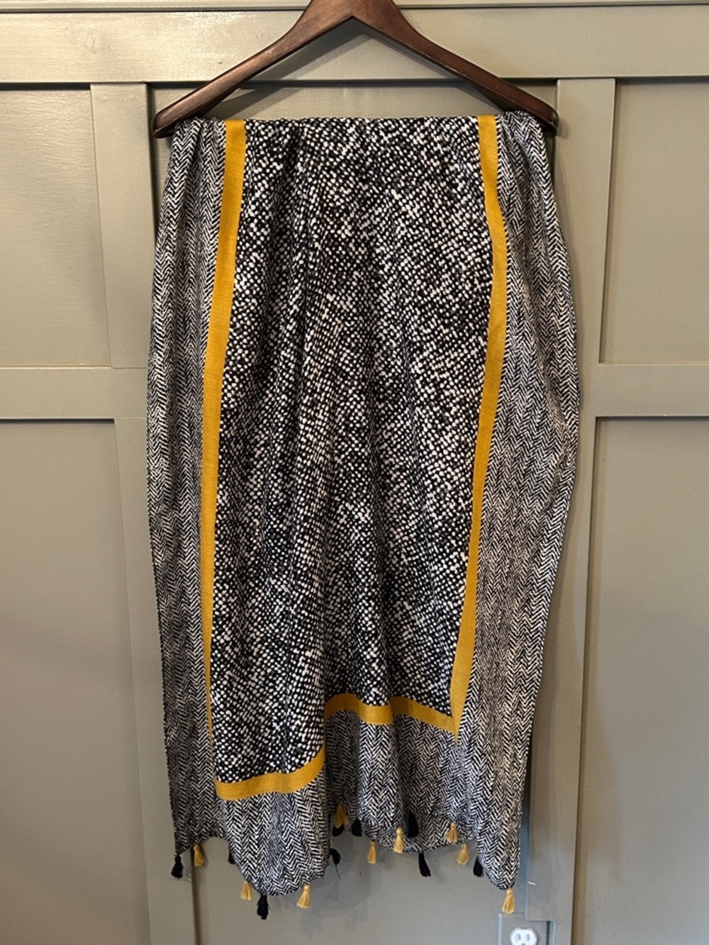 Scarf Gray Yellow Printed With Tassels 71" x 34"